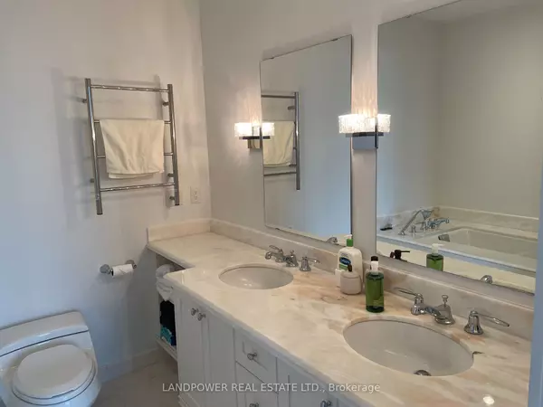 Toronto C01, ON M5V 0A1,183 Wellington ST #3702