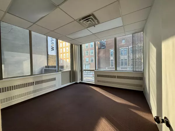 Toronto C10, ON M4P 1G8,55 Eglinton AVE E #201