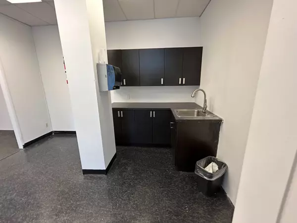 Toronto C10, ON M4P 1G8,55 Eglinton AVE E #407