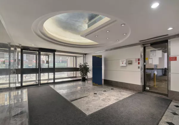 Toronto C10, ON M4P 1G8,55 Eglinton AVE E #305