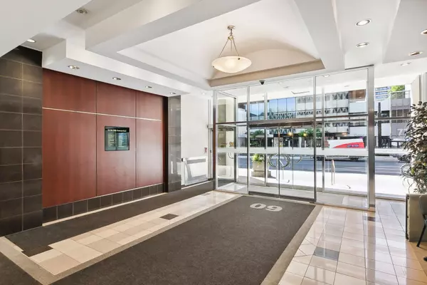 Toronto C09, ON M4T 1N5,60 St Clair AVE E #704