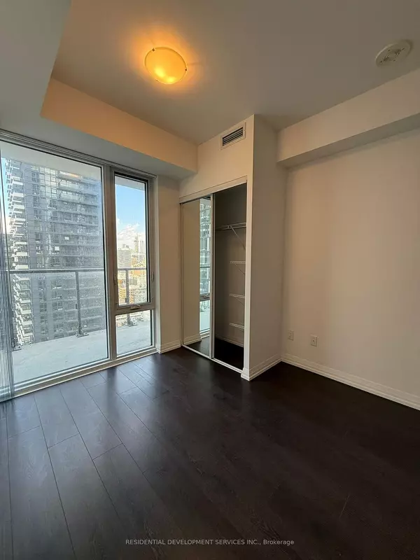 Toronto C01, ON M5V 0T2,28 Widmer ST #3127