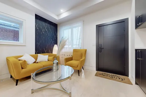 Toronto C03, ON M6C 1N5,16 Mulberry CRES