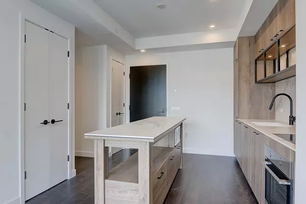 Toronto C01, ON M5V 1Y3,505 Richmond ST W #918