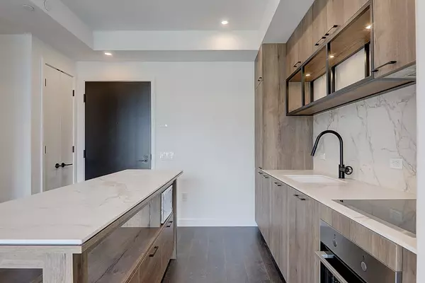 Toronto C01, ON M5V 1Y3,505 Richmond ST W #918