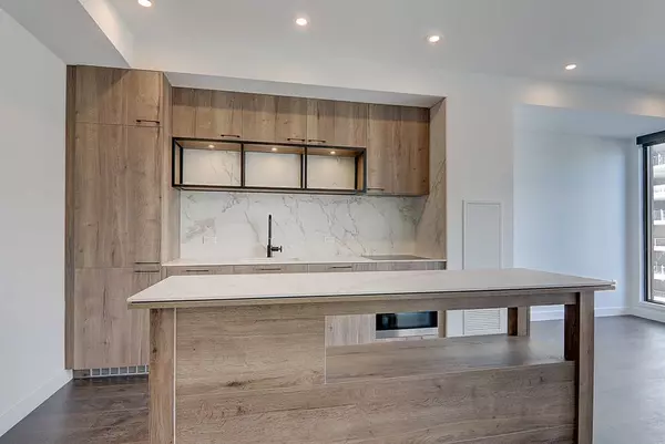 Toronto C01, ON M5V 1Y3,505 Richmond ST W #918