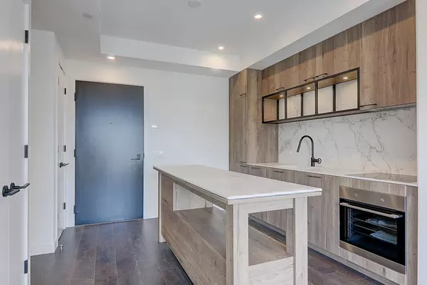 Toronto C01, ON M5V 1Y3,505 Richmond ST W #918