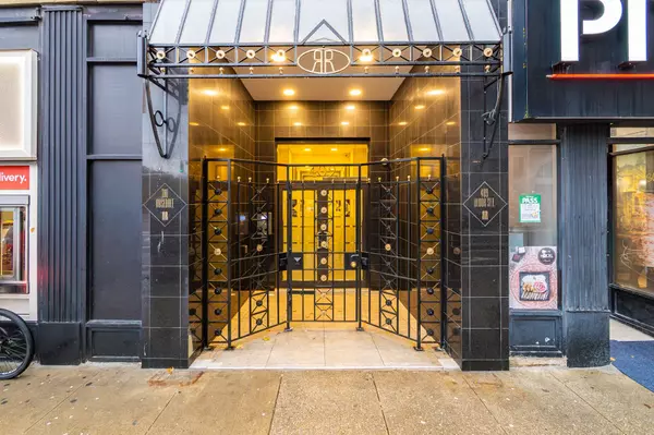 Toronto C09, ON M4W 3T2,409 Bloor ST E #PH 3