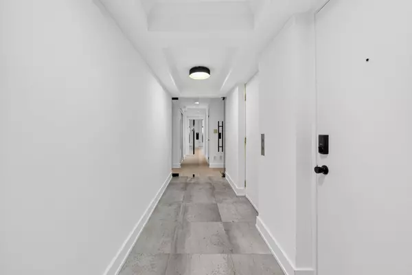 Toronto C09, ON M4W 3T2,409 Bloor ST E #PH 3