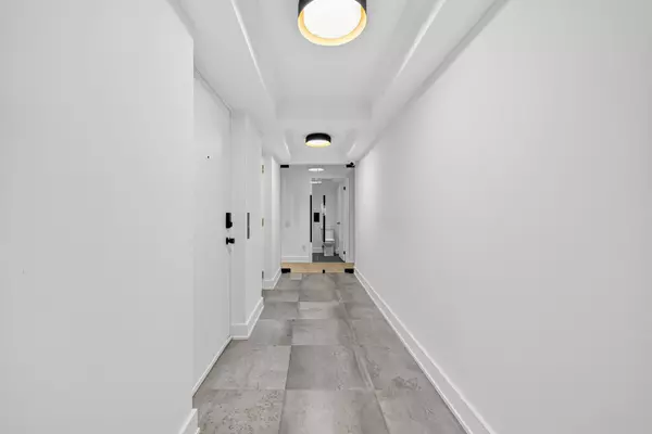 Toronto C09, ON M4W 3T2,409 Bloor ST E #PH 3