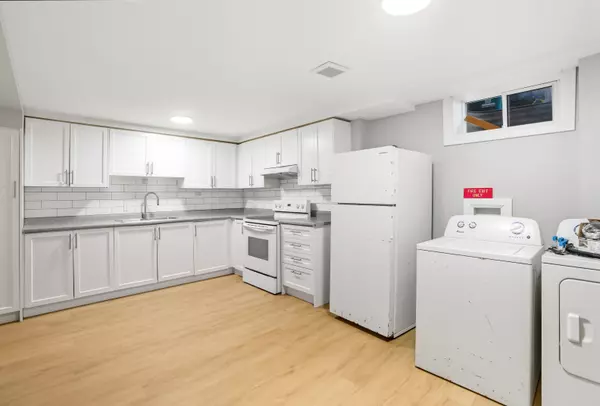 Oshawa, ON L1H 4S6,476 Albert ST