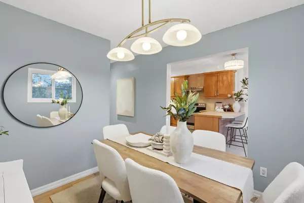 Whitby, ON L1N 1Z4,366 Rosedale DR