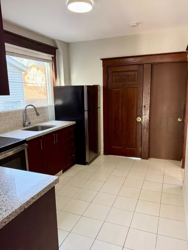 Toronto E02, ON M4C 1S9,28 Gates AVE #Main