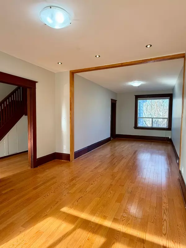 Toronto E02, ON M4C 1S9,28 Gates AVE #Main