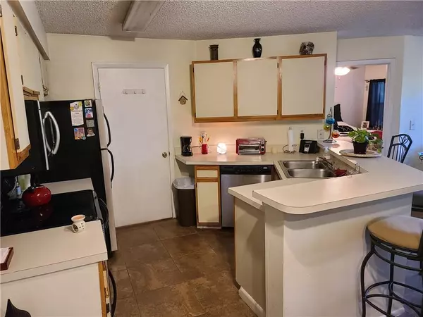 Sunrise, FL 33322,9999 Summerbreeze Dr #417