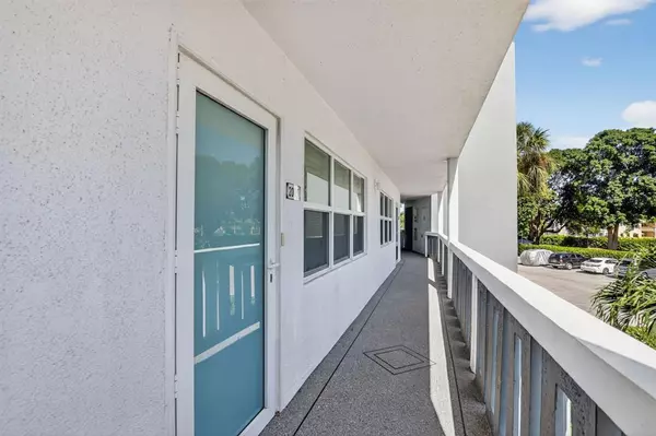 Deerfield Beach, FL 33442,2005 BERKSHIRE A #2005