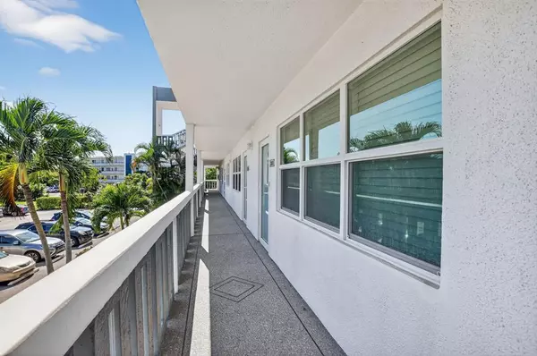 Deerfield Beach, FL 33442,2005 BERKSHIRE A #2005