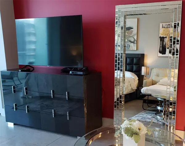 Miami, FL 33131,1080 Brickell Ave #2105