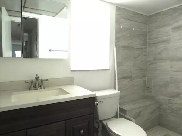 Sunrise, FL 33322,8460 Sunrise Lakes Blvd #307