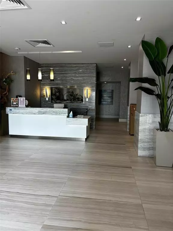 Hollywood, FL 33019,2301 S Ocean Dr #606