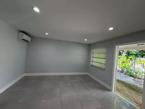 Fort Lauderdale, FL 33304,820 N Victoria Park Rd #3