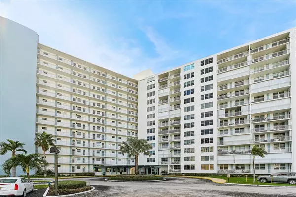 Pompano Beach, FL 33062,201 N Ocean Blvd #208