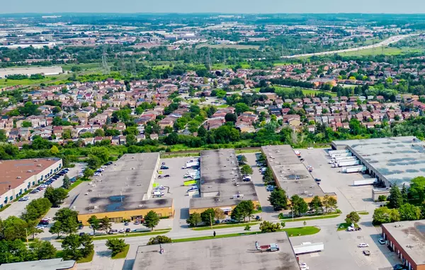 50 Viceroy RD #Unit 15, Vaughan, ON L4K 2L8