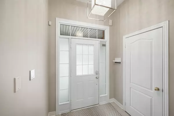 Bradford West Gwillimbury, ON L3Z 0G4,24 Gosnel CIR