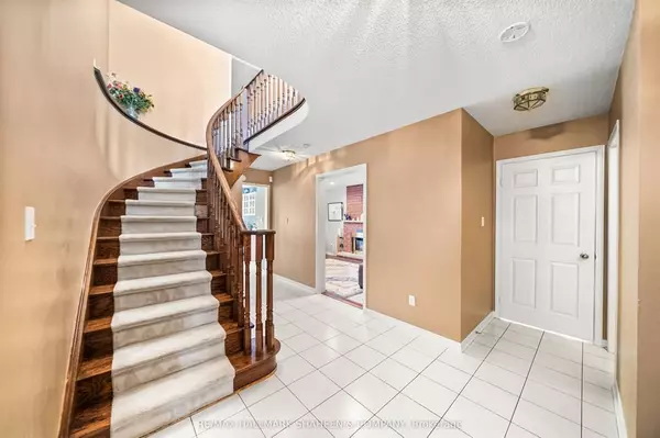 Newmarket, ON L3Y 8H6,493 Blackstock RD