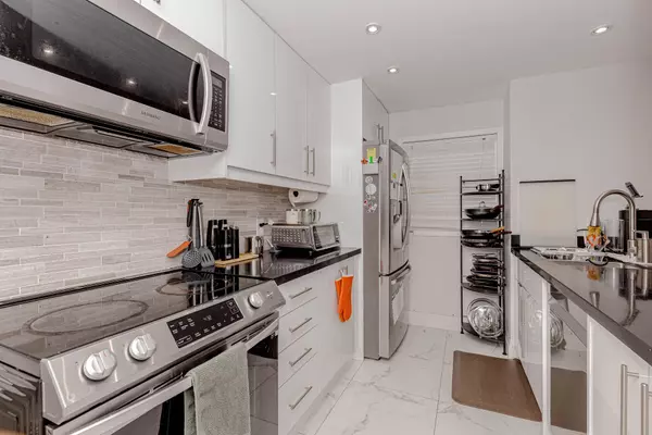 Barrie, ON L4N 8S9,13 White Elm RD