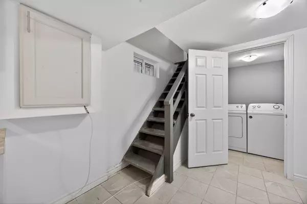 Barrie, ON L4M 3N3,8 Newton ST #Lower Unit