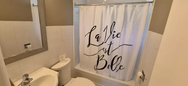 Mississauga, ON L5M 1V7,88 Vista BLVD