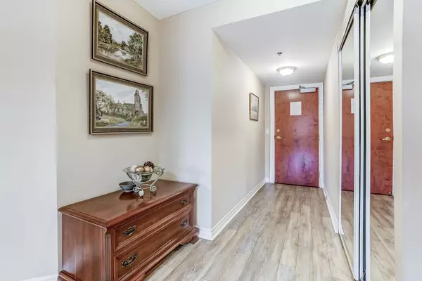 Burlington, ON L7L 6P6,100 Burloak DR #1201