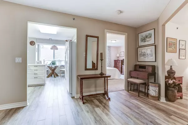 Burlington, ON L7L 6P6,100 Burloak DR #1201