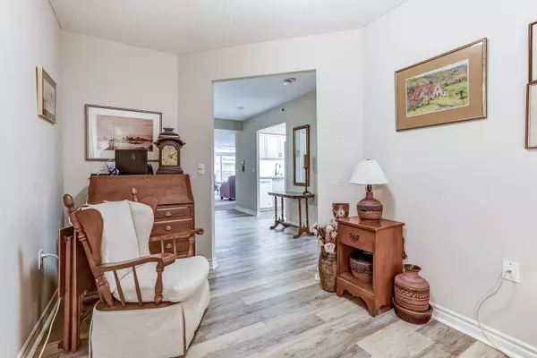 Burlington, ON L7L 6P6,100 Burloak DR #1201