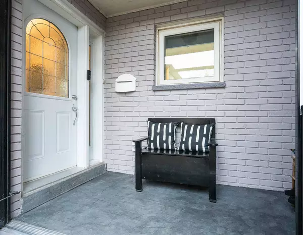 Brampton, ON L6V 2X5,27 Kingswood DR