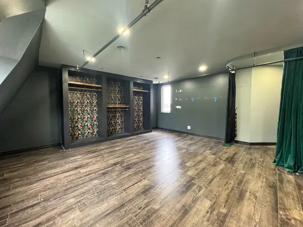 145 Lakeshore RD E #301, Oakville, ON L6J 1H3