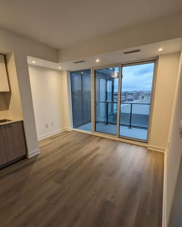 Toronto W08, ON M8Z 4Z7,36 Zorra ST #404