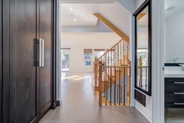 Mississauga, ON L6W 2B3,5230 Creditview RD