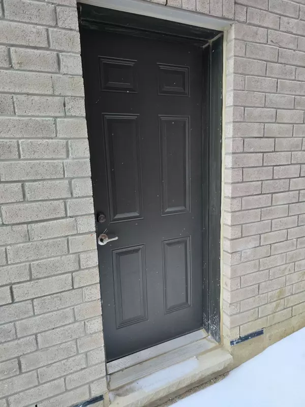 Brampton, ON L6R 4E3,30 Duxbury RD #Basement