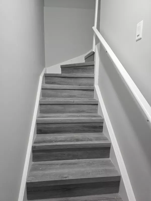 Brampton, ON L6R 4E3,30 Duxbury RD #Basement