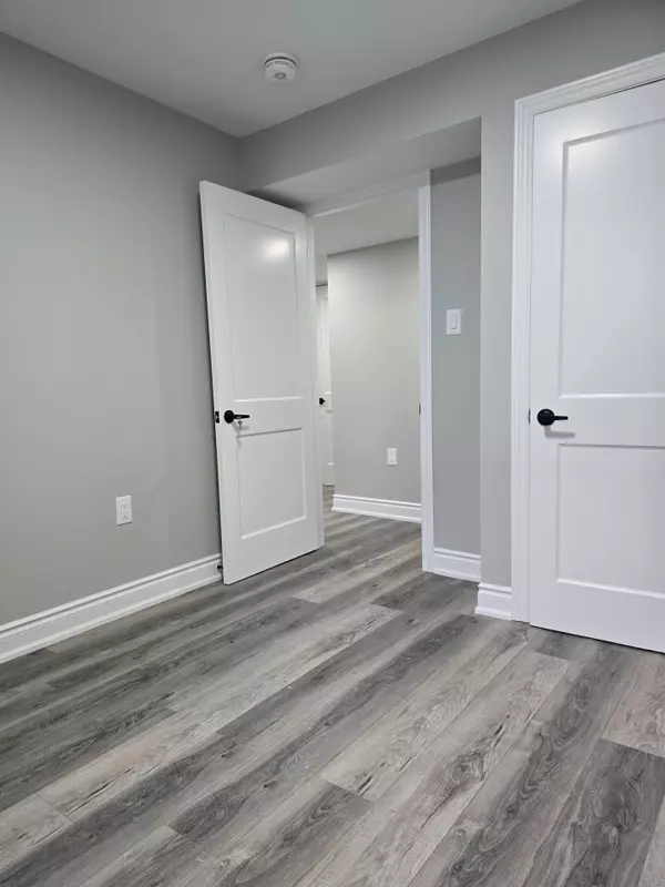 Brampton, ON L6R 4E3,30 Duxbury RD #Basement