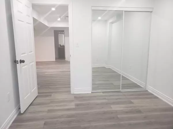 Milton, ON L9T 7H3,700 Megson TER