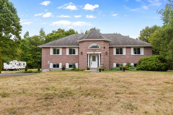 259 Golf Club RD, Rideau Lakes, ON K7A 4S5