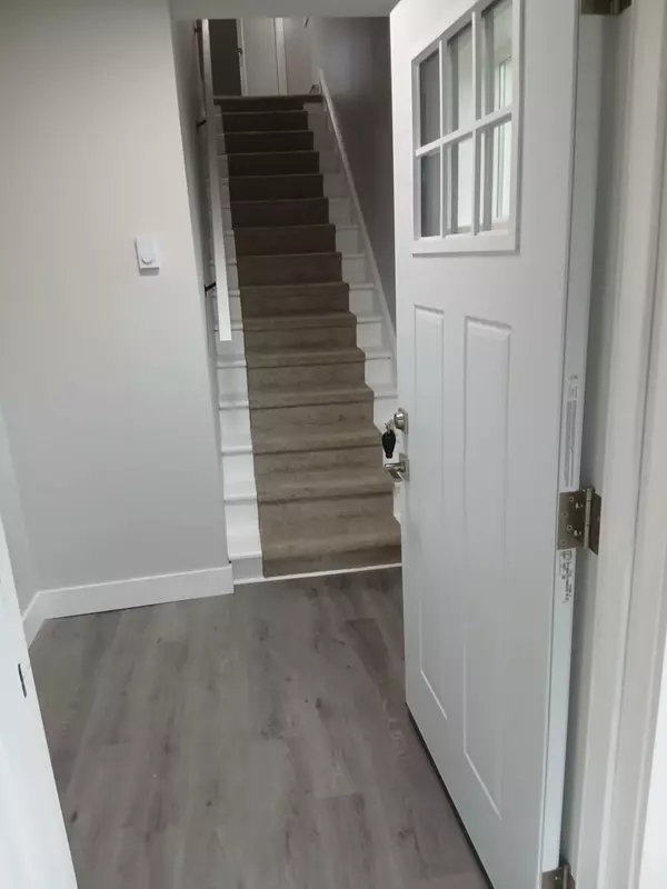 Belleville, ON K8P 1W1,27 Grove ST #Upper Flr