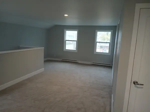 Belleville, ON K8P 1W1,27 Grove ST #Upper Flr