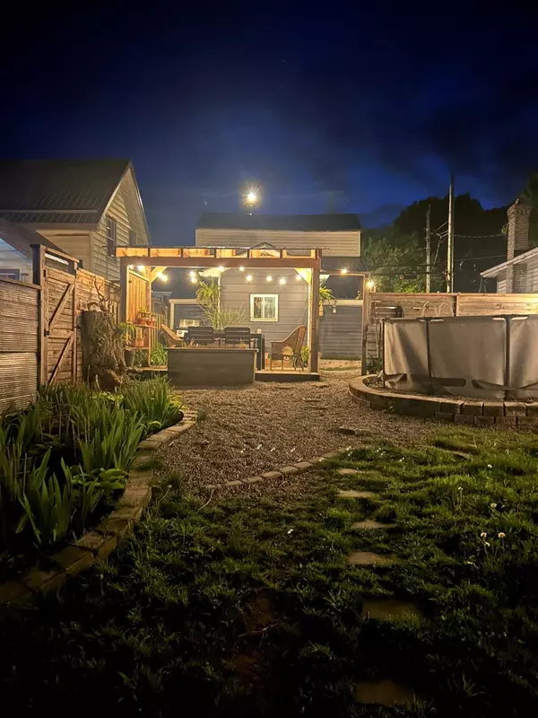 Prince Edward County, ON K0K 2T0,41 Lake ST