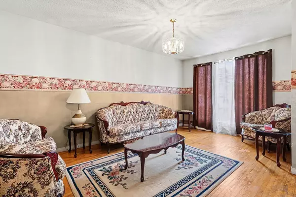 Elmvale Acres And Area, ON K1G 1B1,2211 St Laurent BLVD