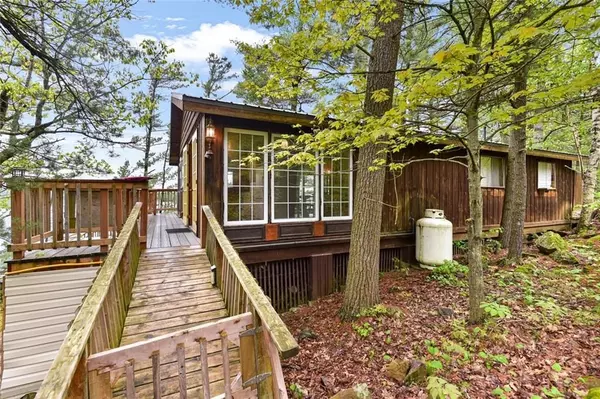 Athens, ON K0E 1B0,112 BIG WATERS LN