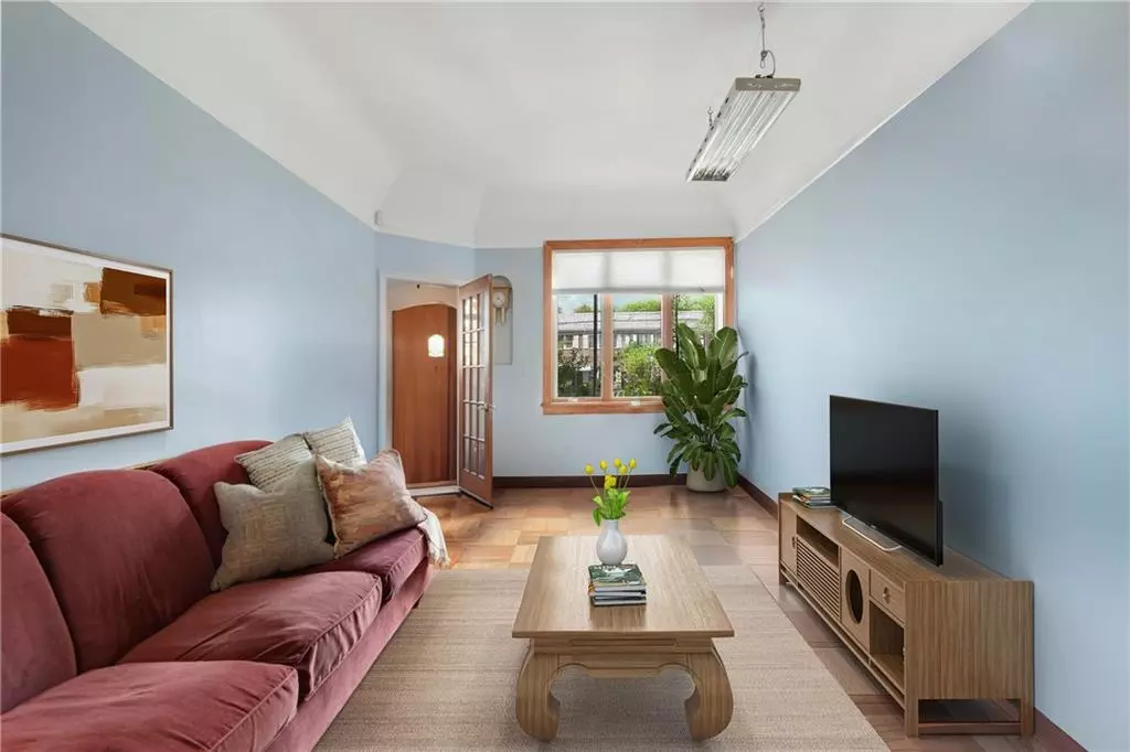 Brooklyn, NY 11228,233 Battery AVE